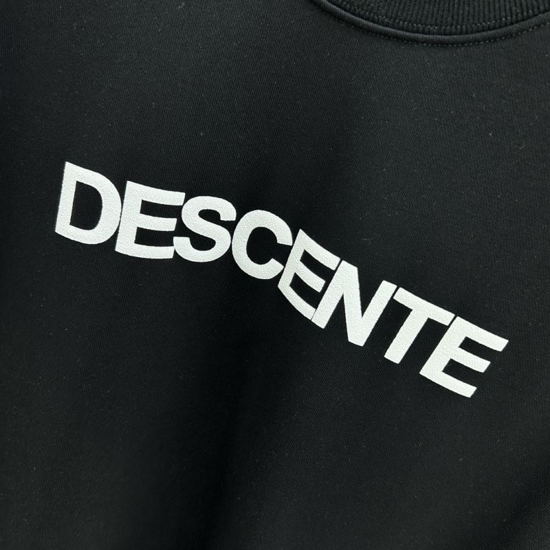 Descente Hoodies